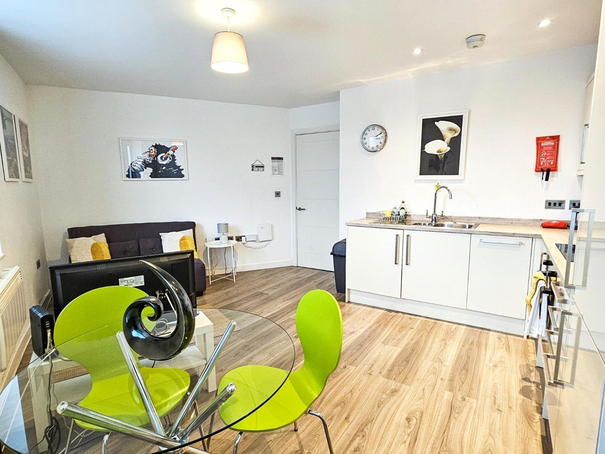 The Post House One By Fortuna Property Gloucester Extérieur photo